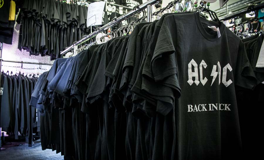 magasin de t-shirt noir