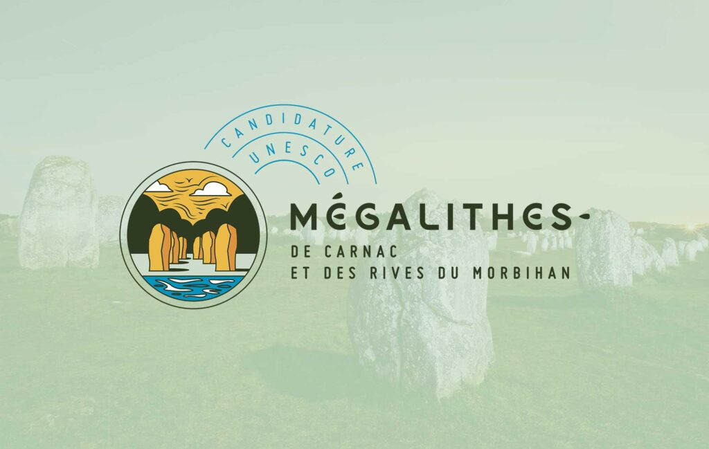 Paysages de Mégalithes : logo de soutien à la candidature UNESCO des Mégalithes de Carnac et des rives du Morbihan